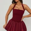 Rochie micro mini Ludmila cu guler halter, șireturi și tiv bufant, din dantelă, în roșu fructe de pădure Rochie micro mini Ludmila cu guler halter, șireturi și tiv bufant, din dantelă, în roșu fructe de pădure