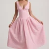 Rochie midi A-line cu detaliu fundă, broderie englezească, de la Saidey, în roz pal Rochie midi A-line cu detaliu fundă, broderie englezească, de la Saidey, în roz pal