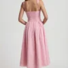 Rochie midi A-line cu detaliu fundă, broderie englezească, de la Saidey, în roz pal Rochie midi A-line cu detaliu fundă, broderie englezească, de la Saidey, în roz pal