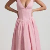 Rochie midi A-line cu detaliu fundă, broderie englezească, de la Saidey, în roz pal Rochie midi A-line cu detaliu fundă, broderie englezească, de la Saidey, în roz pal
