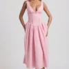 Rochie midi A-line cu detaliu fundă, broderie englezească, de la Saidey, în roz pal Rochie midi A-line cu detaliu fundă, broderie englezească, de la Saidey, în roz pal