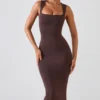 Rochie midi Ainslee cu gât pătrat, culoare maro ciocolată Rochie midi Ainslee cu gât pătrat, culoare maro ciocolată