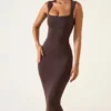 Rochie midi Ainslee cu gât pătrat, culoare maro ciocolată Rochie midi Ainslee cu gât pătrat, culoare maro ciocolată