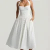 Rochie midi albă cu gât halter și detalii cu nasturi Orlena Rochie midi albă cu gât halter și detalii cu nasturi Orlena