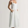 Rochie midi albă cu gât halter și detalii cu nasturi Orlena Rochie midi albă cu gât halter și detalii cu nasturi Orlena