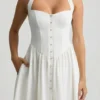 Rochie midi albă cu gât halter și detalii cu nasturi Orlena Rochie midi albă cu gât halter și detalii cu nasturi Orlena