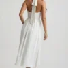 Rochie midi albă cu gât halter și detalii cu nasturi Orlena Rochie midi albă cu gât halter și detalii cu nasturi Orlena