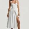 Rochie midi albă cu gât halter și detalii cu nasturi Orlena Rochie midi albă cu gât halter și detalii cu nasturi Orlena