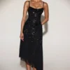 Rochie midi asimetrică Zelina cu decolteu rotund și ornamente, în negru Rochie midi asimetrică Zelina cu decolteu rotund și ornamente, în negru
