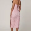 Rochie midi-ax Eudora cu corset cu șireturi și decupaj, în roz pal