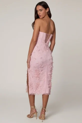 Rochie midi-ax Eudora cu corset cu șireturi și decupaj, în roz pal Rochie midi-ax Eudora cu corset cu șireturi și decupaj, în roz pal