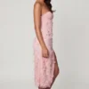 Rochie midi-ax Eudora cu corset cu șireturi și decupaj, în roz pal