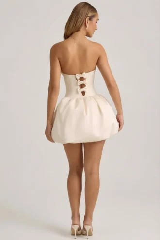 Rochie midi-ax Gloriana convertibilă, cu detaliu fundă și tiv bufant, în culoarea ivoriu Rochie midi-ax Gloriana convertibilă, cu detaliu fundă și tiv bufant, în culoarea ivoriu