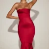 Rochie midi-axială cu volane, cu bretele și bordură din dantelă, din satin Belsa, în roșu intens