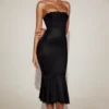 Rochie midi Belsa din satin cu dantelă și decolteu bandeau, în negru