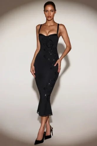 Rochie midi Cherelle cu decupaje și tiv evazat, în negru Rochie midi Cherelle cu decupaje și tiv evazat, în negru