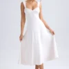 Rochie midi cu decolteu în formă de inimă și volane Thandie, de culoare ivoriu