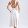 Rochie midi cu decolteu în formă de inimă și volane Thandie, de culoare ivoriu