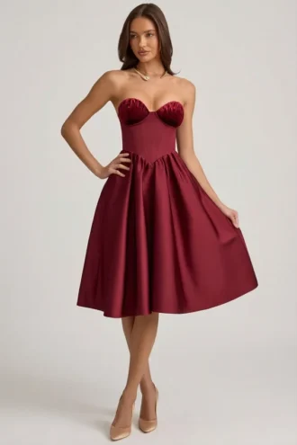 Rochie midi fără bretele cu corset Gabrielle, în culoarea roșu vin Rochie midi fără bretele cu corset Gabrielle, în culoarea roșu vin