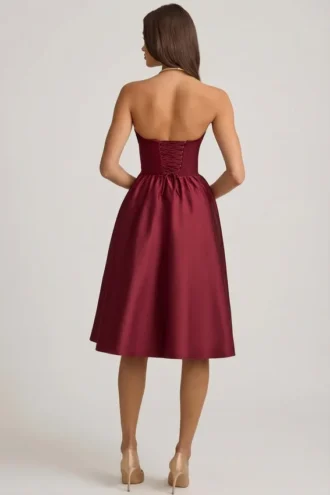 Rochie midi fără bretele cu corset Gabrielle, în culoarea roșu vin Rochie midi fără bretele cu corset Gabrielle, în culoarea roșu vin