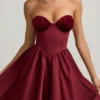 Rochie midi fără bretele cu corset Gabrielle, în culoarea roșu vin
