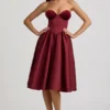 Rochie midi fără bretele cu corset Gabrielle, în culoarea roșu vin