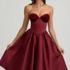 Rochie midi fără bretele cu corset Gabrielle, în culoarea roșu vin