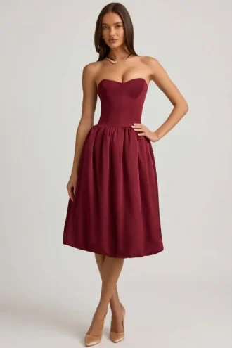 Rochie midi Gloriana cu talie înaltă, detaliu fundă și tiv bufant, în culoarea roșu vin Rochie midi Gloriana cu talie înaltă, detaliu fundă și tiv bufant, în culoarea roșu vin