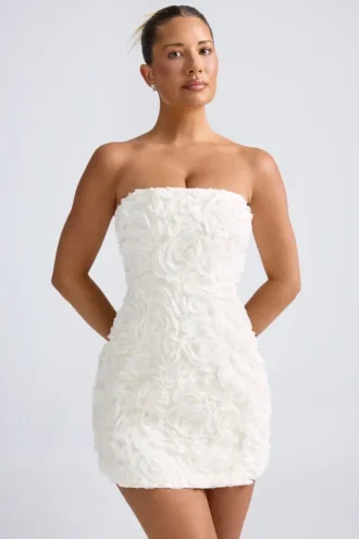 Rochie mini A-line cu aplicații florale Azaelea, de culoare albă Rochie mini A-line cu aplicații florale Azaelea, de culoare albă