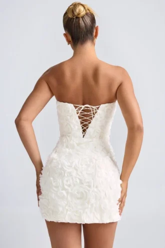 Rochie mini A-line cu aplicații florale Azaelea, de culoare albă Rochie mini A-line cu aplicații florale Azaelea, de culoare albă
