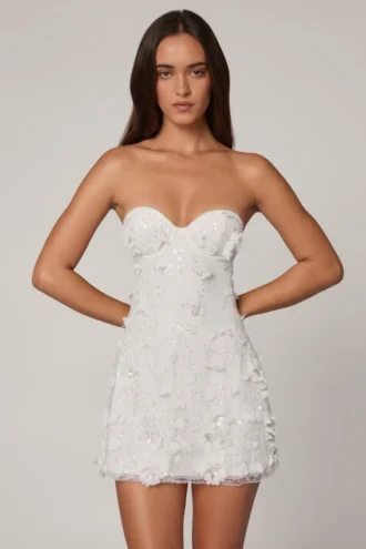 Rochie mini A-line cu bretele și decorațiuni Edita, în culoarea alb Rochie mini A-line cu bretele și decorațiuni Edita, în culoarea alb