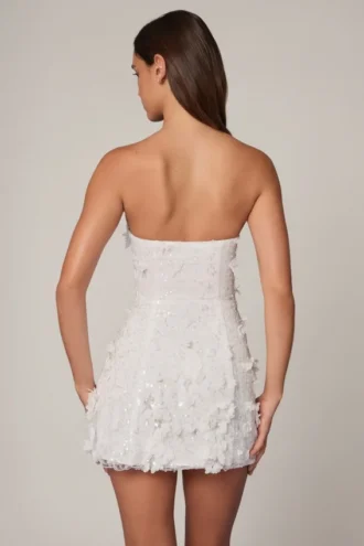 Rochie mini A-line cu bretele și decorațiuni Edita, în culoarea alb Rochie mini A-line cu bretele și decorațiuni Edita, în culoarea alb