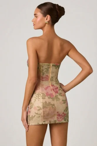 Rochie mini A-line cu decolteu în formă de inimă și ornamente Harlie, în roz Hotfix Rochie mini A-line cu decolteu în formă de inimă și ornamente Harlie, în roz Hotfix