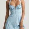 Rochie mini A-line cu gât halter Nerine, cu imprimeu floral albastru Rochie mini A-line cu gât halter Nerine, cu imprimeu floral albastru