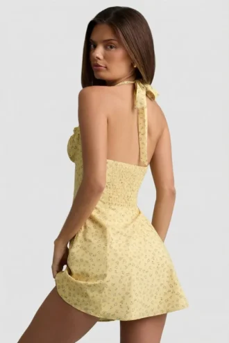 Rochie mini A-line cu gât halter Nerine cu imprimeu floral galben Rochie mini A-line cu gât halter Nerine cu imprimeu floral galben