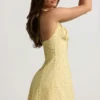 Rochie mini A-line cu gât halter Nerine cu imprimeu floral galben Rochie mini A-line cu gât halter Nerine cu imprimeu floral galben