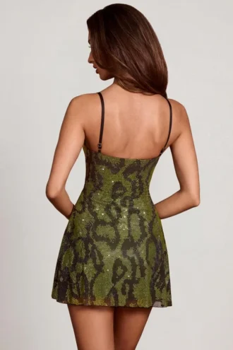 Rochie mini A-line cu guler cowl și ornamente Dianora, în imprimeu de șarpe verde Rochie mini A-line cu guler cowl și ornamente Dianora, în imprimeu de șarpe verde