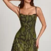 Rochie mini A-line cu guler cowl și ornamente Dianora, în imprimeu de șarpe verde