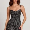 Rochie mini A-line cu guler înalt și ornamente Dianora, model șarpe argintiu Rochie mini A-line cu guler înalt și ornamente Dianora, model șarpe argintiu