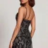 Rochie mini A-line cu guler înalt și ornamente Dianora, model șarpe argintiu Rochie mini A-line cu guler înalt și ornamente Dianora, model șarpe argintiu