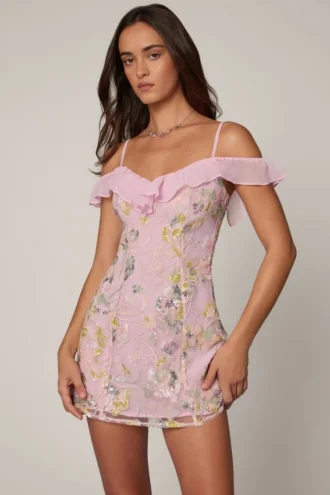 Rochie mini A-line cu șireturi și ornamente Jacira, în roz pal Rochie mini A-line cu șireturi și ornamente Jacira, în roz pal