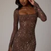 Rochie mini A-line cu mâneci lungi și decorațiuni transparente Zeta, în culoarea Deep Cocoa