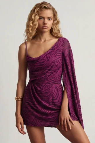 Rochie mini A-line cu o mânecă Angelie Devoré în culoarea Berry Purple Rochie mini A-line cu o mânecă Angelie Devoré în culoarea Berry Purple