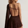 Rochie mini A-line cu o mânecă Angelie Devoré în culoarea ciocolatei negre