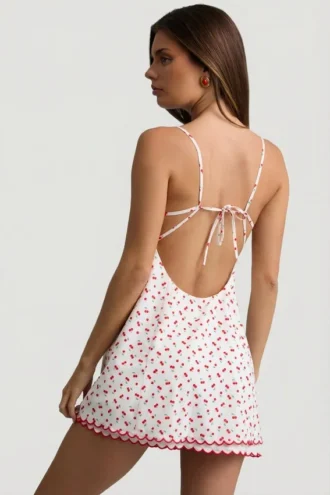Rochie mini A-line cu spate decupat și margini festonate Seliora, cu imprimeu cireșe Rochie mini A-line cu spate decupat și margini festonate Seliora, cu imprimeu cireșe