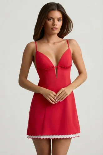 Rochie mini A-line cu spate decupat și margini festonate Seliora, în roșu stacojiu Rochie mini A-line cu spate decupat și margini festonate Seliora, în roșu stacojiu