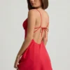 Rochie mini A-line cu spate decupat și margini festonate Seliora, în roșu stacojiu