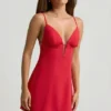 Rochie mini A-line cu spate decupat și margini festonate Seliora, în roșu stacojiu