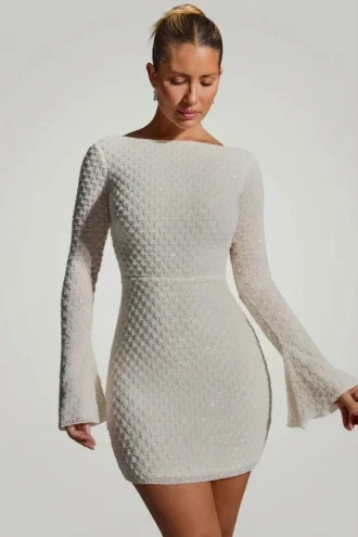 Rochie mini A-line cu spate decupat și ornamente Grazina, albă Rochie mini A-line cu spate decupat și ornamente Grazina, albă