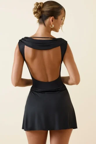 Rochie mini A-line cu spate decupat Nalini, în negru Rochie mini A-line cu spate decupat Nalini, în negru